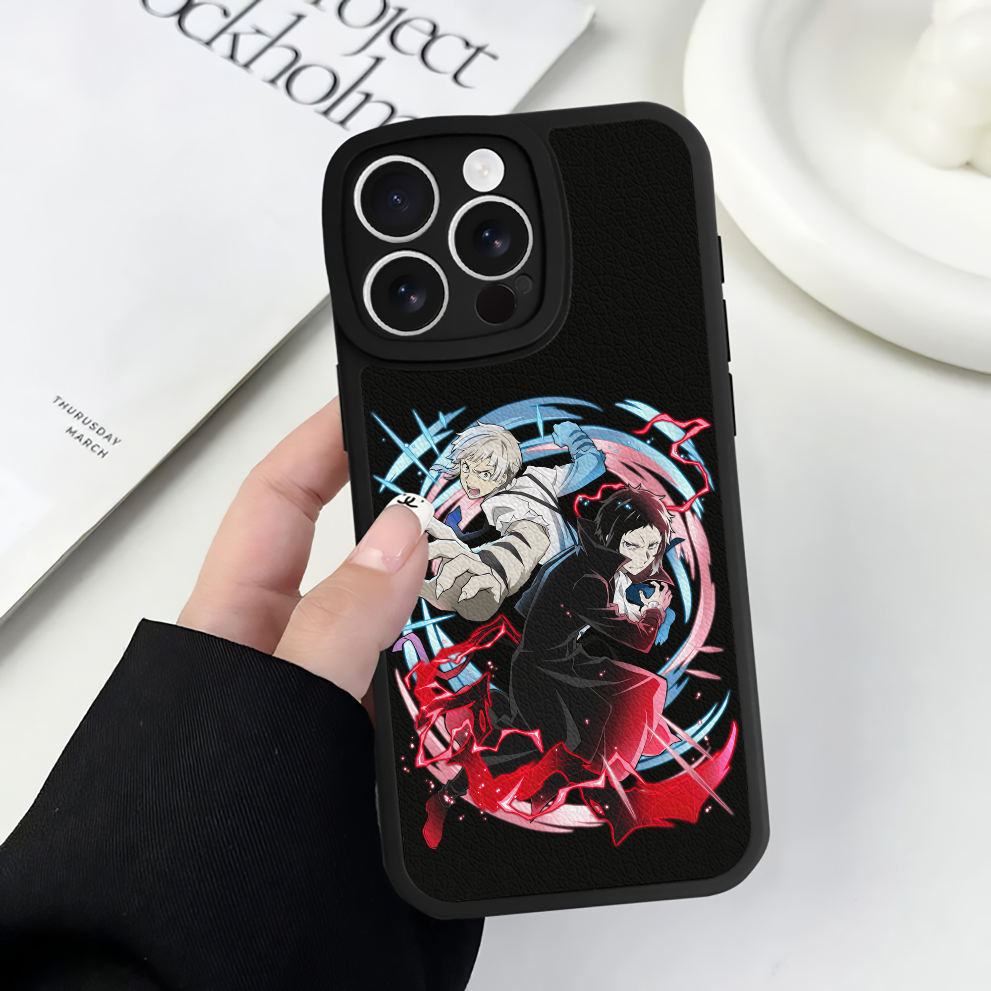（画像用） 文豪ストレイドッグス Bungo Stray Dogs 【iPhone 16シリーズ対応】シリコンスマホケース（レザー調） 材質：シリコン
